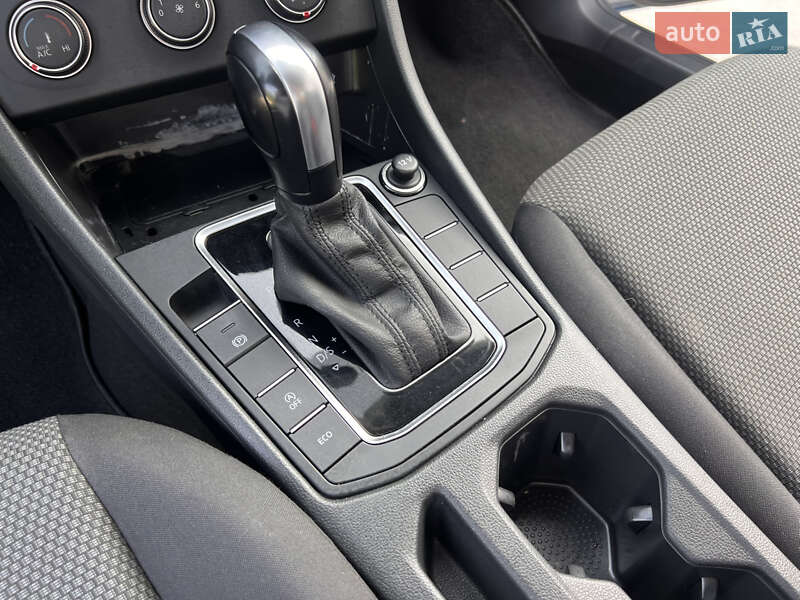 Седан Volkswagen Jetta 2019 в Луцке