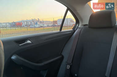 Седан Volkswagen Jetta 2016 в 