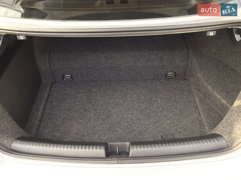 Седан Volkswagen Jetta 2012 в Яготині