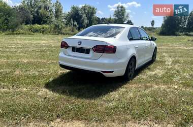 Седан Volkswagen Jetta 2013 в 