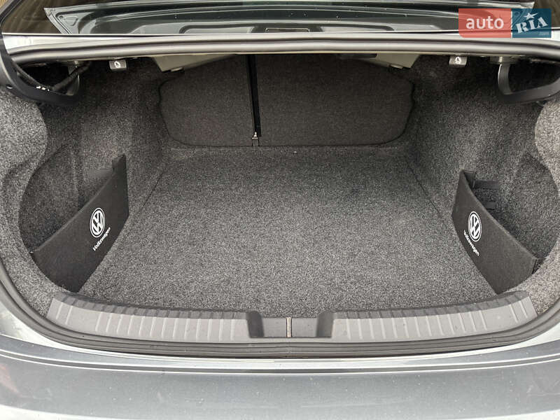 Седан Volkswagen Jetta 2019 в Сумах