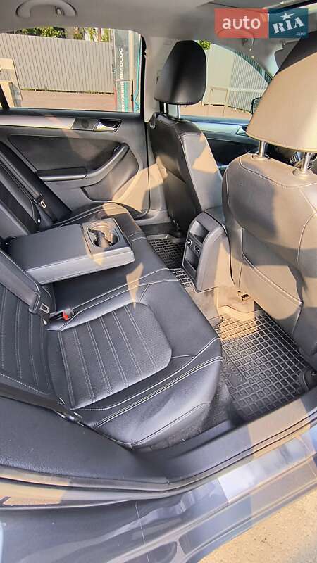 Седан Volkswagen Jetta 2012 в Полтаві