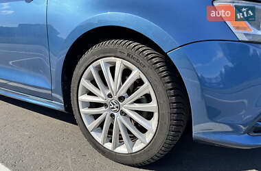 Седан Volkswagen Jetta 2014 в 