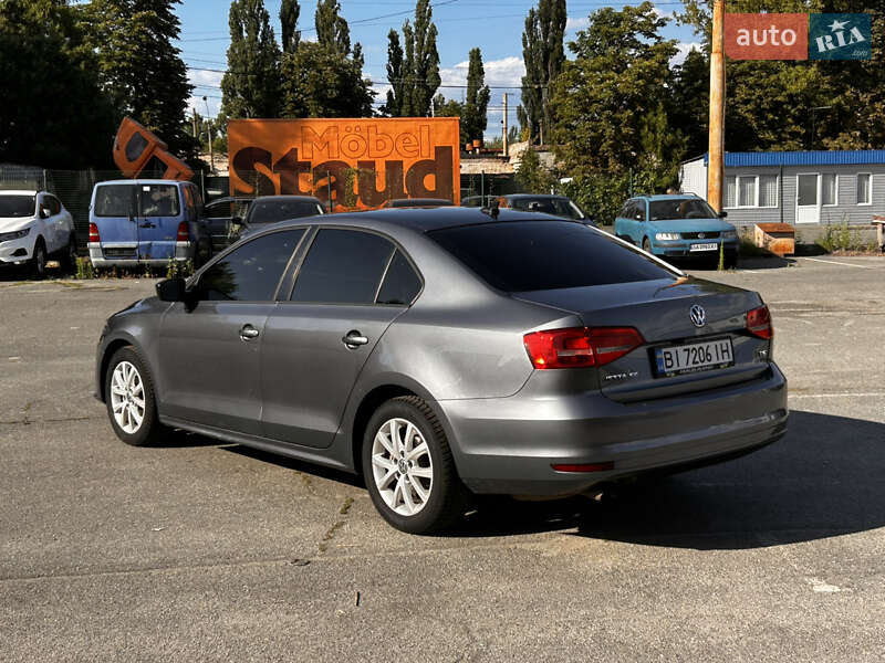 Седан Volkswagen Jetta 2015 в Киеве