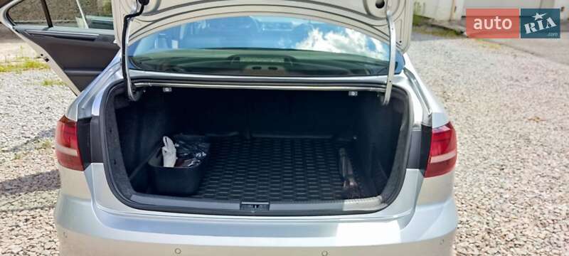 Седан Volkswagen Jetta 2016 в Львове