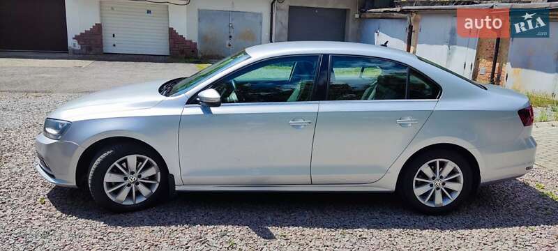 Седан Volkswagen Jetta 2016 в Львове