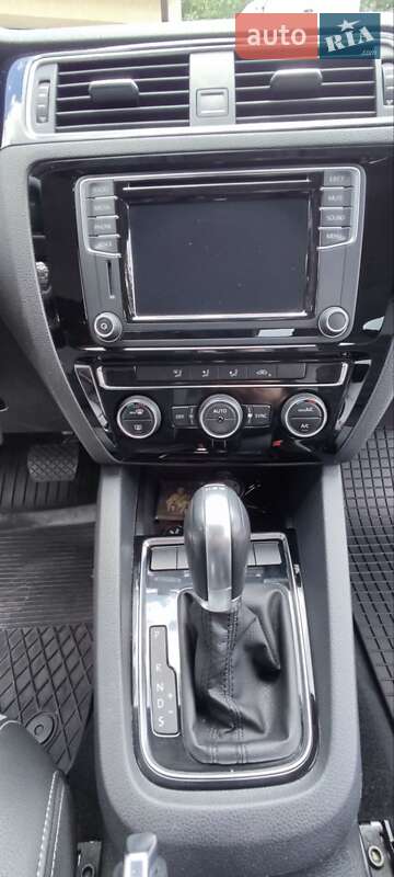 Седан Volkswagen Jetta 2016 в Львове