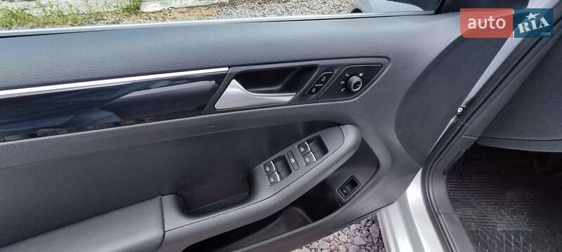 Седан Volkswagen Jetta 2016 в Львове