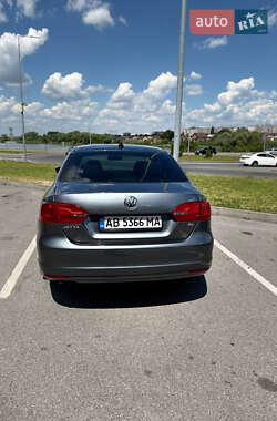 Седан Volkswagen Jetta 2014 в 