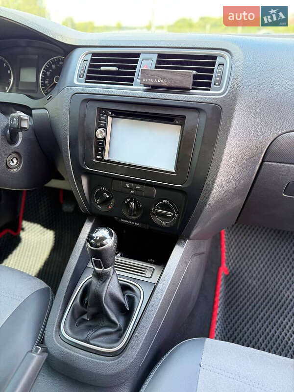 Седан Volkswagen Jetta 2014 в Вінниці