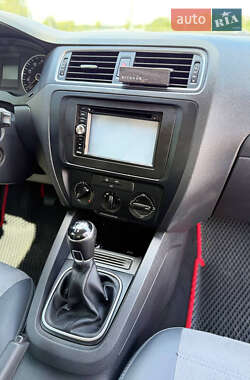Седан Volkswagen Jetta 2014 в 