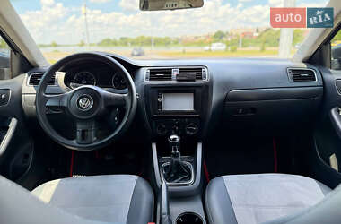 Седан Volkswagen Jetta 2014 в 