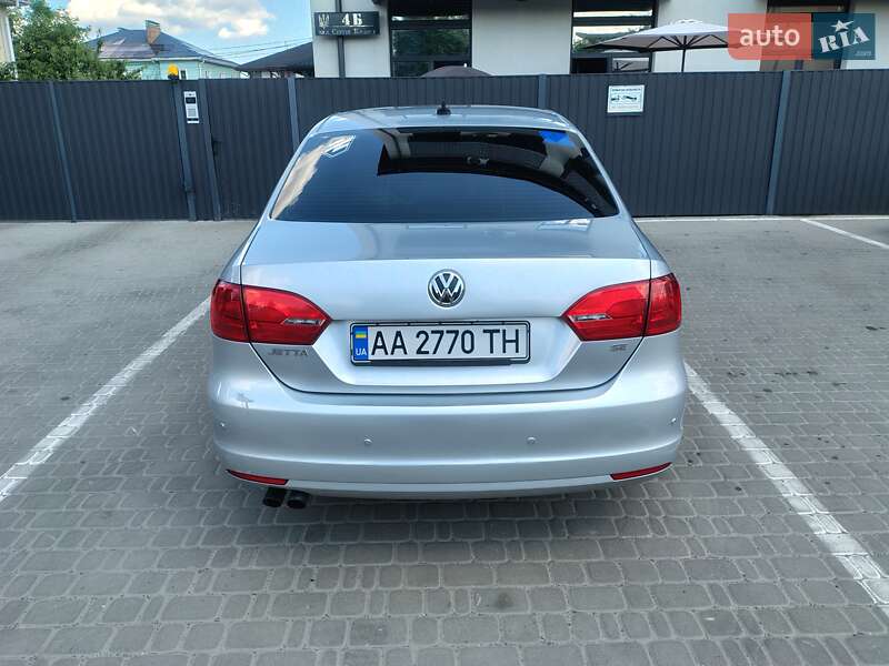 Седан Volkswagen Jetta 2013 в Киеве