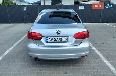 Седан Volkswagen Jetta 2013 в 