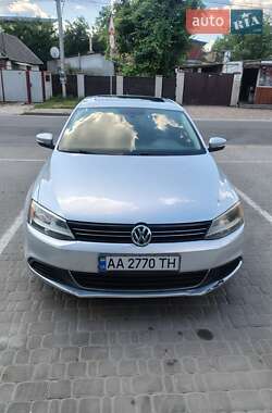 Седан Volkswagen Jetta 2013 в 