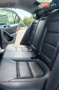 Седан Volkswagen Jetta 2013 в 