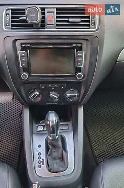 Седан Volkswagen Jetta 2013 в 