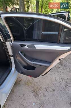 Седан Volkswagen Jetta 2012 в 