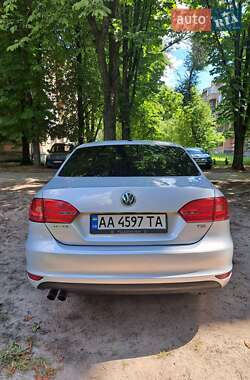 Седан Volkswagen Jetta 2012 в 
