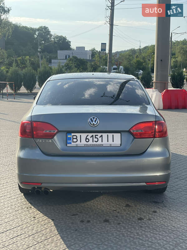 Седан Volkswagen Jetta 2011 в 