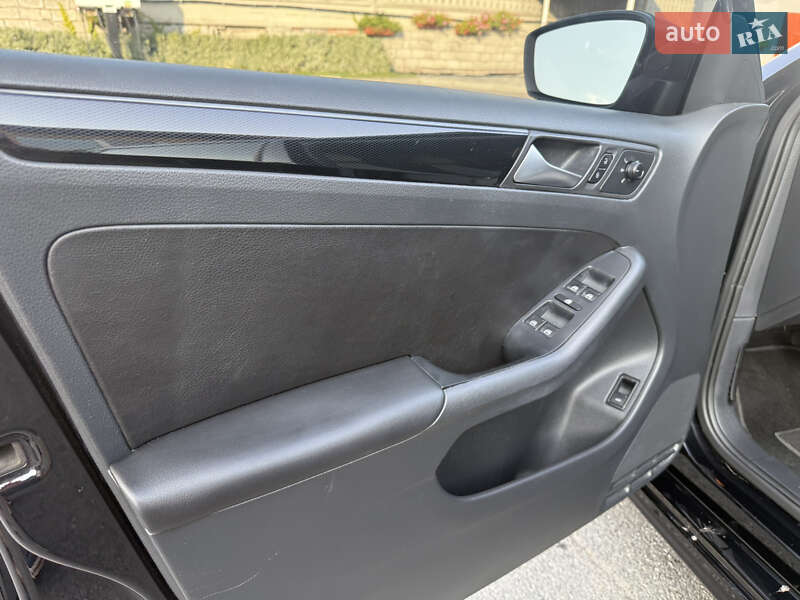 Седан Volkswagen Jetta 2015 в Днепре