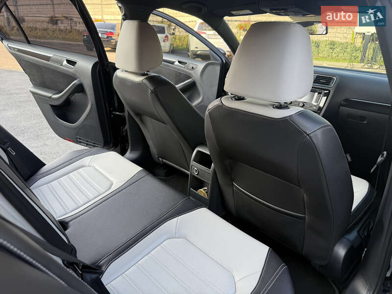 Седан Volkswagen Jetta 2015 в Днепре