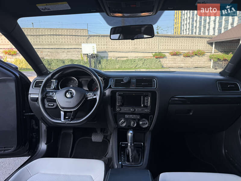 Седан Volkswagen Jetta 2015 в Днепре