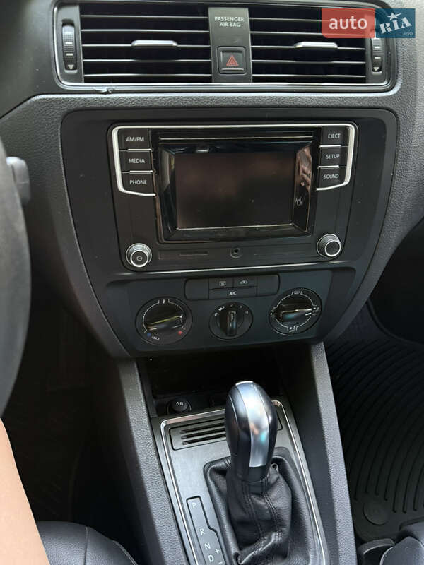 Седан Volkswagen Jetta 2016 в Харькове