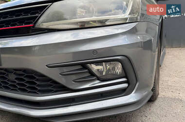 Седан Volkswagen Jetta 2016 в 