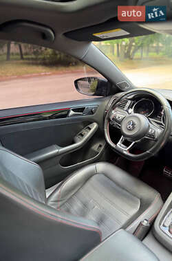 Седан Volkswagen Jetta 2016 в 