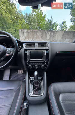 Седан Volkswagen Jetta 2016 в 