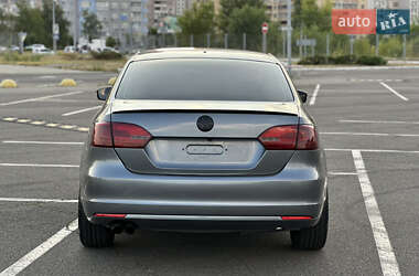 Седан Volkswagen Jetta 2012 в 