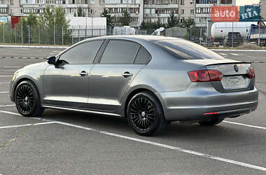 Седан Volkswagen Jetta 2012 в 