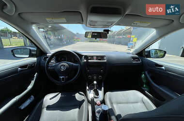 Седан Volkswagen Jetta 2012 в 