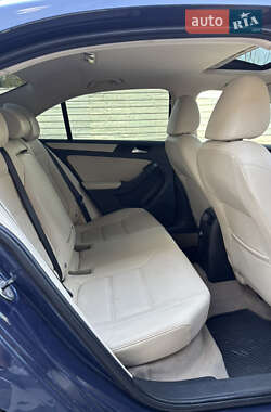 Седан Volkswagen Jetta 2012 в 