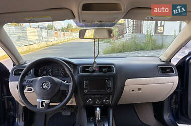 Седан Volkswagen Jetta 2012 в 