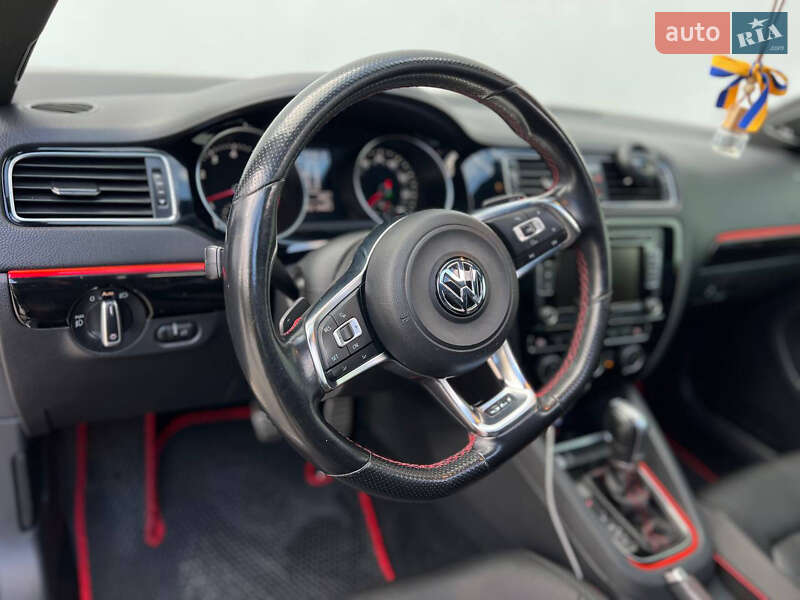 Седан Volkswagen Jetta 2015 в Тернополе