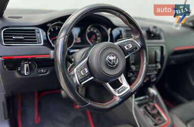 Седан Volkswagen Jetta 2015 в 