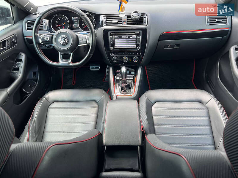 Седан Volkswagen Jetta 2015 в Тернополе