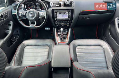 Седан Volkswagen Jetta 2015 в 