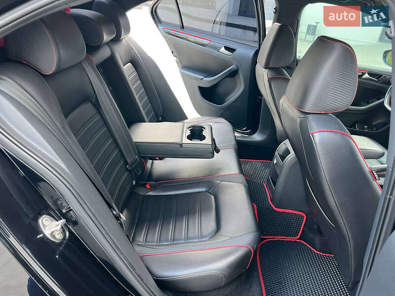 Седан Volkswagen Jetta 2015 в Тернополе