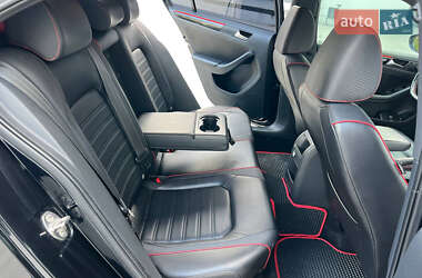 Седан Volkswagen Jetta 2015 в 