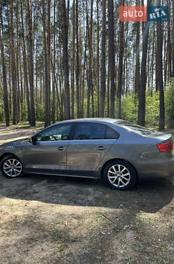 Седан Volkswagen Jetta 2013 в 