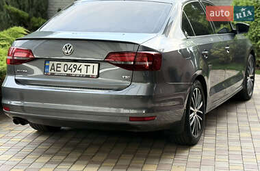 Седан Volkswagen Jetta 2015 в 