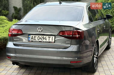 Седан Volkswagen Jetta 2015 в 