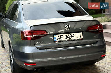 Седан Volkswagen Jetta 2015 в 