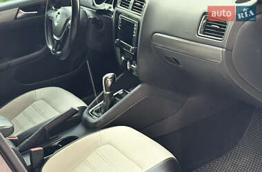 Седан Volkswagen Jetta 2015 в 