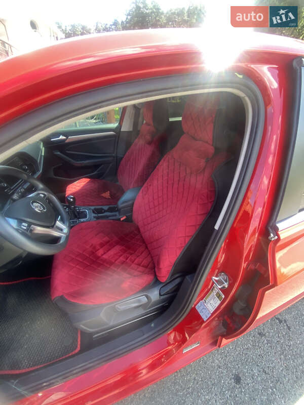 Седан Volkswagen Jetta 2020 в Києві