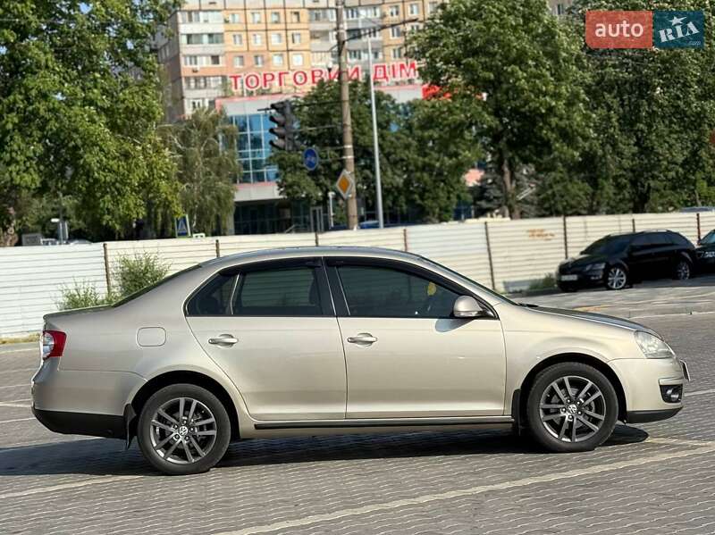 Седан Volkswagen Jetta 2008 в Кривом Роге