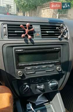 Седан Volkswagen Jetta 2015 в 